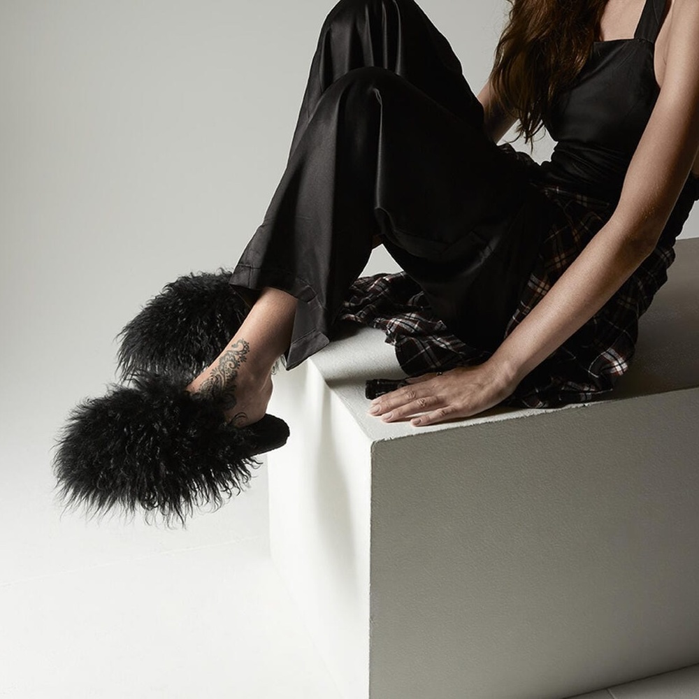UGG FLUFF MOMMA MONGOLIAN Fur CLOG SLIPPER Black